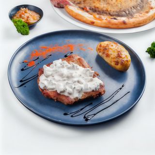 Свинина під вершково-грибним соусом(200г/100г)