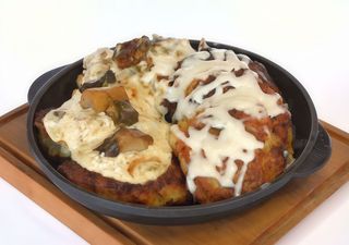 Деруни запечені з білими грибами та сулугуні (380г)