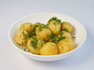 Відварна картопля з зеленню  (320г)