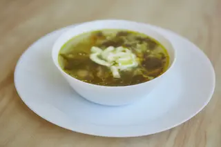 Борщ щавлевий з м'ясом та сметаною (400г)