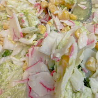 Салат Пекінка з крабовими палочками,кукурудзою та огірком