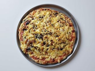 Піца з куркою і грибами (750г)