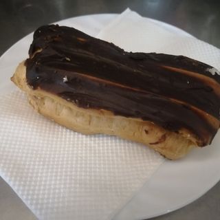 Тістечко заварне з сирним кремом (65г)