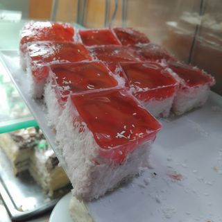 Тістечко Полуничка (60г)