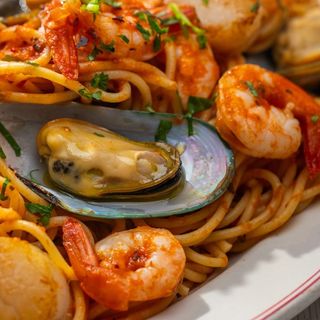 Удон з морепродуктами в соусі том ям