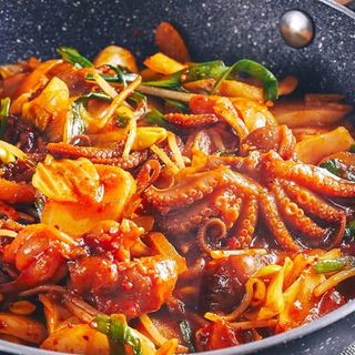  Удон з восьминогами та овочами