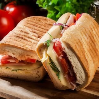 Тости з шинкою, сиром і помідором (200г)