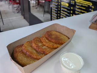 Деруни з сметаною