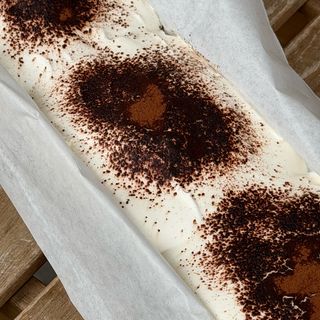 Сінабон із ніжним кремом тирамісу