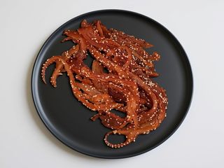 Кальмар в кунжуті