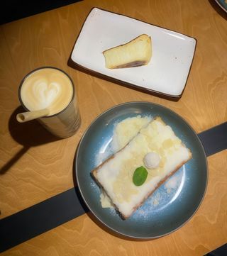 Комбо меню №6: (Вафля Raffaello + Капучино + Баскський чізкейк)