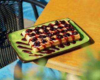 Вафля з маскарпоне та смородиною (230г)