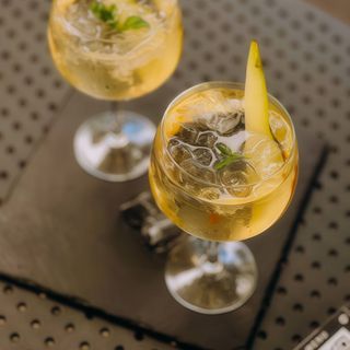 Сангрія Груша-Бузина White wine