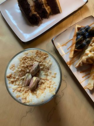 Комбо меню №4: (Вафля Банан-лохина + Фісташковий капучино + Чізкейк Нью-Йорк)