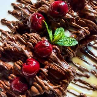Вишня в шоколаді