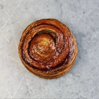 Равлик з корицею та кремом 