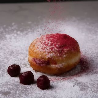 Пончик з вишнею