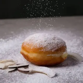 Пончик з кокосом 