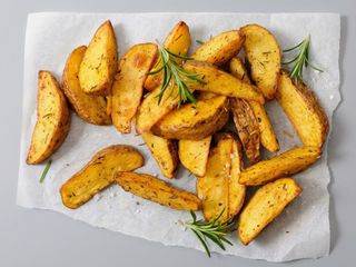 Картопля по-селянськи фрі (140/40г)