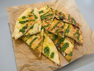 Фокачо із соусом песто (200г)