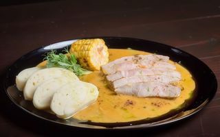 Свічкова на сметані з паровими кнедлями ( 360г)