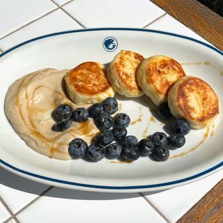 Сирники з халвою та лохиною