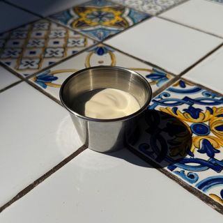 Соус до бортиків