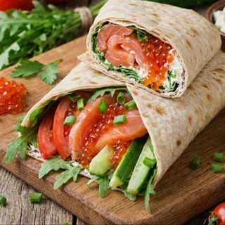 Шаурма з лососем і ікрою