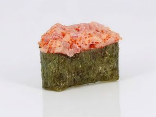 Гункан з тунцем (50г)