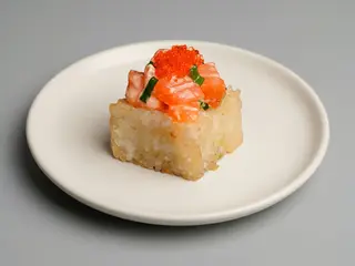Рол QSUSHI спайсі лосось (6шт/170г)