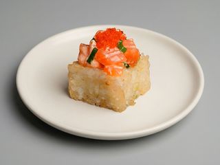 Рол QSUSHI спайсі лосось (6шт/170г)