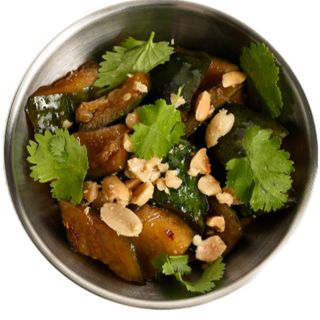 Биті огірки з кінзою та арахісом (100г)