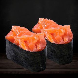 Гункан з Лососем (2 шт)