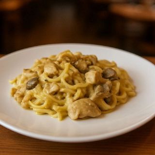 Паста з куркою та грибами (240 г)