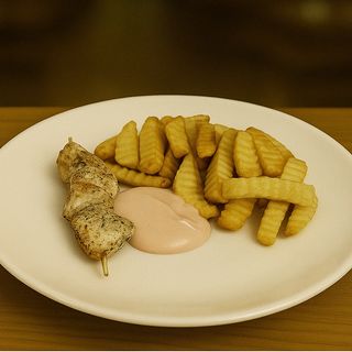 Картопля фрі з шашличком курячим (300г)