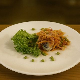 Риба під овочами (100 грам)