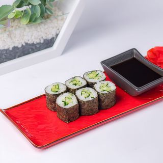 Рол Макі огірок