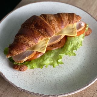 Круасан з куркою