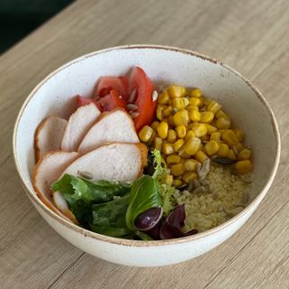 Боул з куркою та кус-кус 