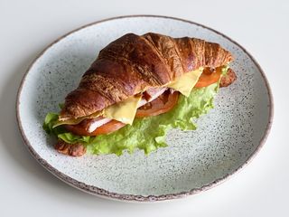 Круасан з шинкою
