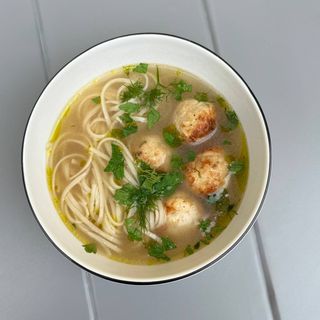 Бульйон курячий з фрикадельками