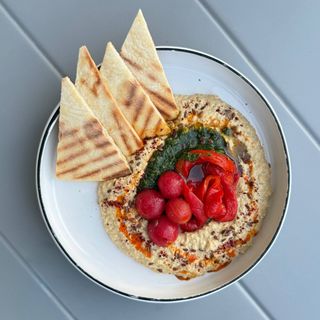 Хумус з печеними овочами