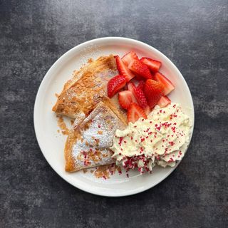 Млинці з полуницею