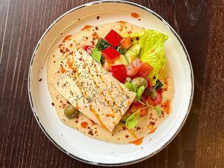 Грецький з хумусом та сиром тофу