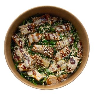 Салат Чука з вугрем в горіховому соусі