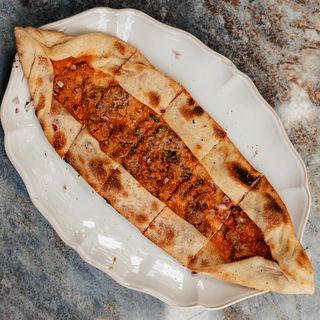 Пенірлі з мʼясом	(грецька піца, 120 г)