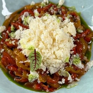 Солодкий печений перець з козячим сиром (170 г)