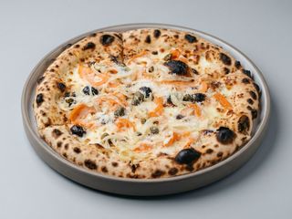 Піца з лососем 