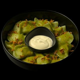 ЗЕЛЕНІ ВАРЕНИКИ З КУРЯЧИМ М'ЯСОМ