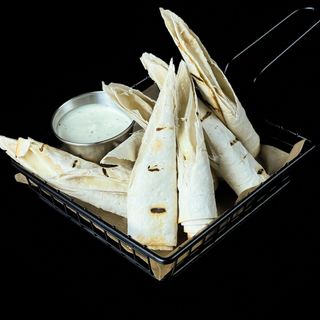 Сирні палички гриль у лаваші з соусом (180г)